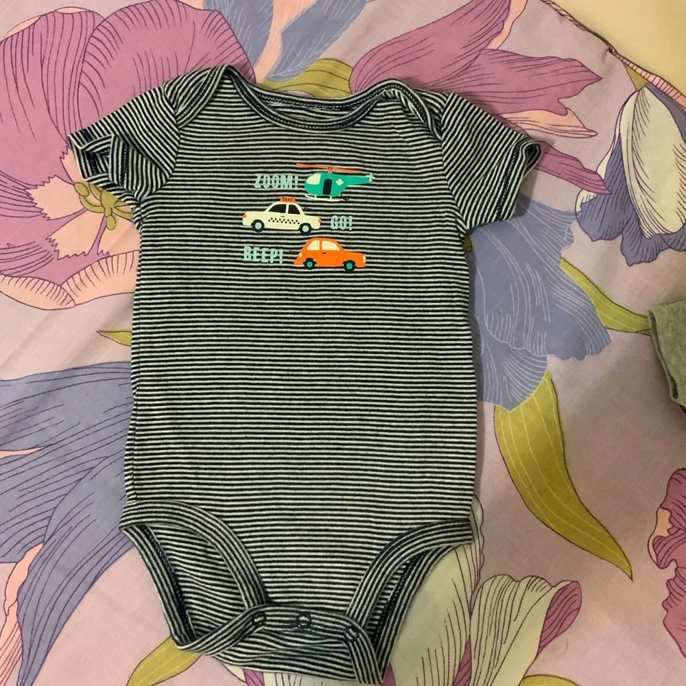 Like New Lot 5 Pz Baby  Clothes Onesies